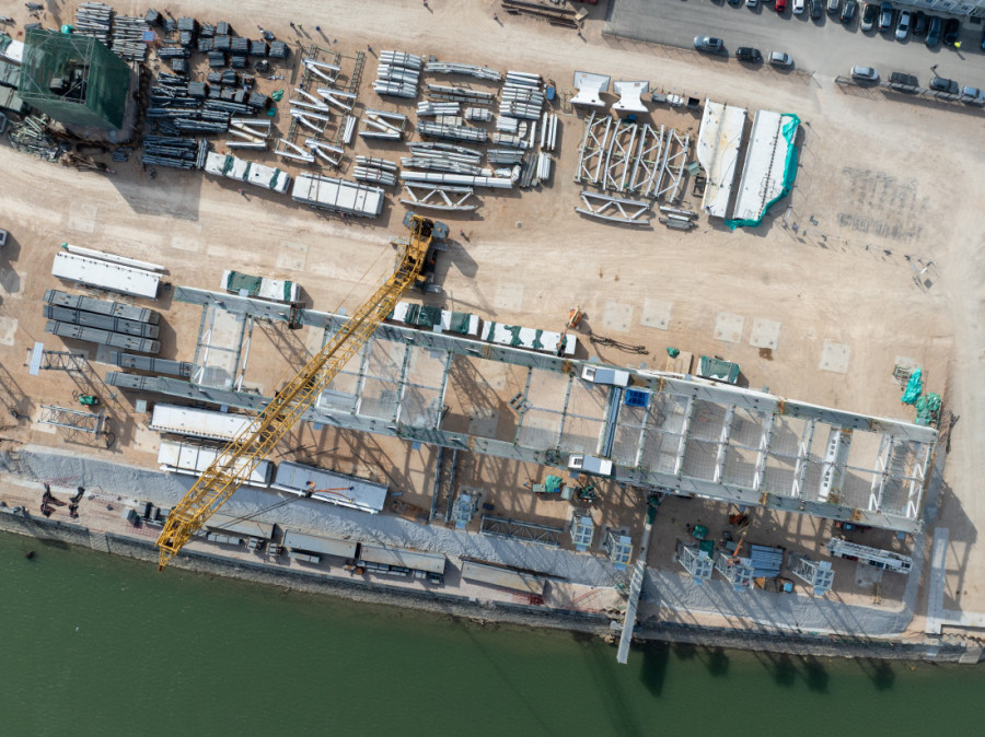 Počinje ključna faza: Novi Savski most dobija stubove za dva meseca (FOTO)