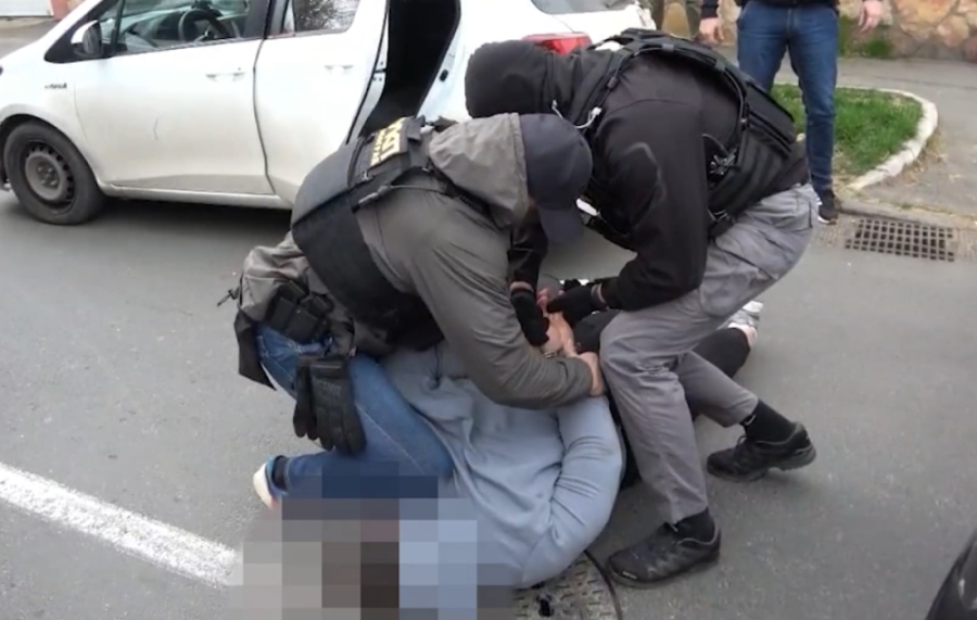 Srbija ima novog heroja! Goloruk vatrogasac krenuo na razbojnika sa nožem i sprečio pljačku (VIDEO)