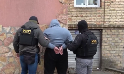 Pao sa punim džepovima para! Mladić (26) uhapšen zbog sumnje da je prao novac