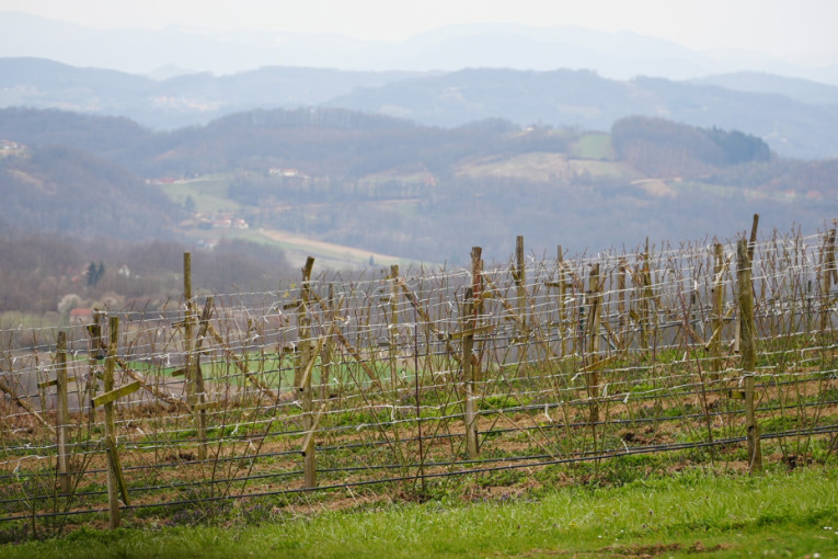 Država rešava probleme: Rasovac dobija novi put i vodu