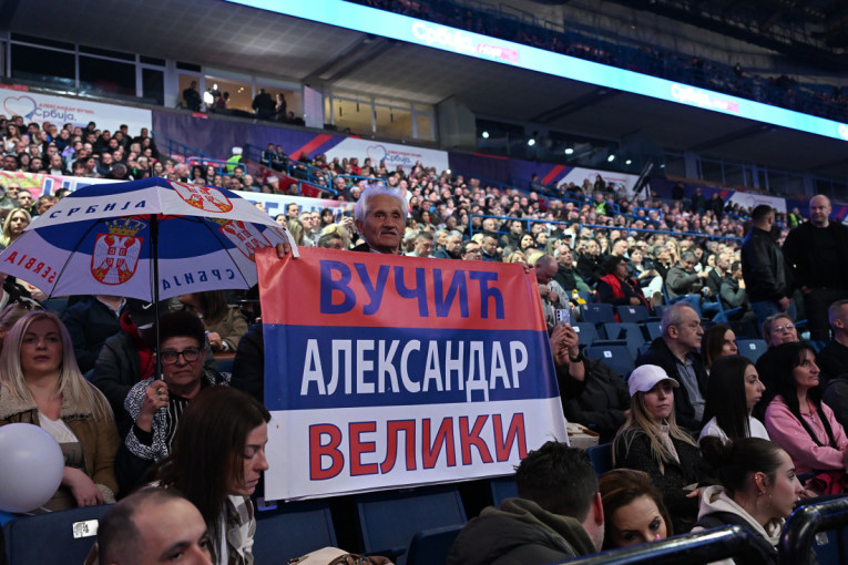 Veličanstveni skup u Beogradu: Vučić stiže u Arenu (FOTO/VIDEO)