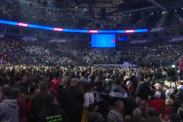 Adrijana Mesarović na spektakularnom mitingu SNS-a: Ovo je skup vere u Aleksandra Vučića