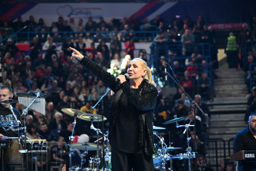 Veličanstveni skup u Beogradu: Vučić stiže u Arenu (FOTO/VIDEO)