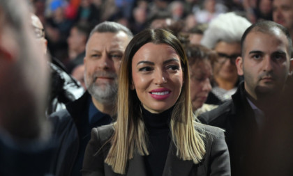 Adrijana Mesarović na spektakularnom mitingu SNS-a: Ovo je skup vere u Aleksandra Vučića
