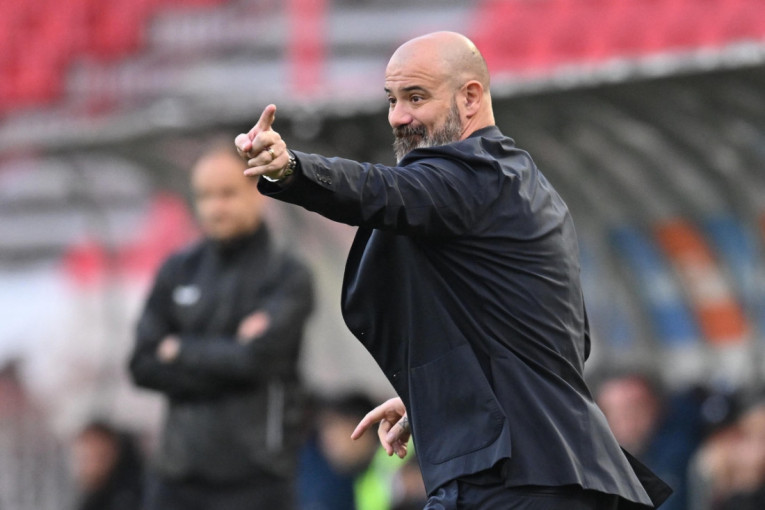 Radnički parkirao autobus: Stanković pohvalio svoje fudbalere zbog jedne stvari