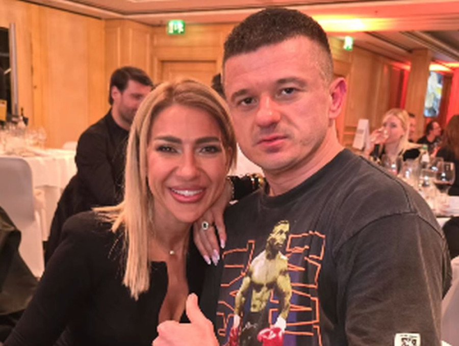 Jovana Jeremić ne ispušta crnu mačku iz ruku! Pao i zavodljivi ples u jutarnjem programu (VIDEO)