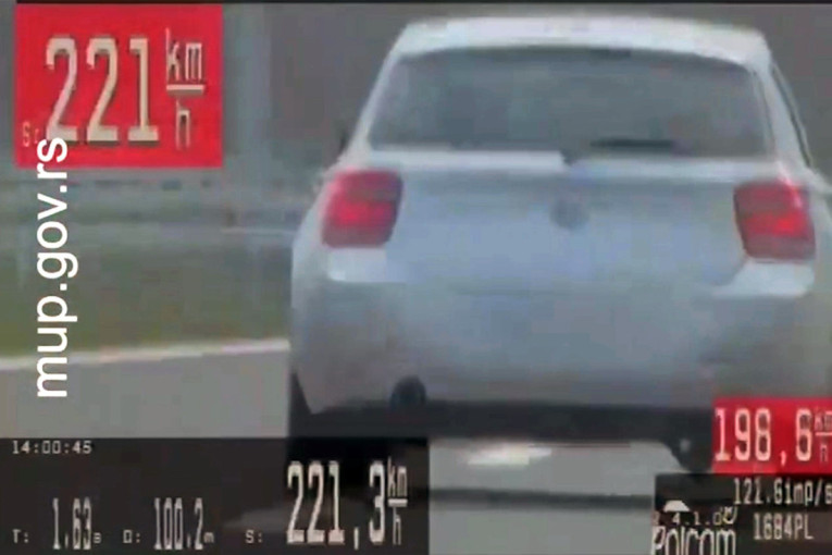 Jurila preko 220 na sat gde je dozvoljeno 80: Tridesetogodišnjakinja odmah isključena iz saobraćaja! (VIDEO)