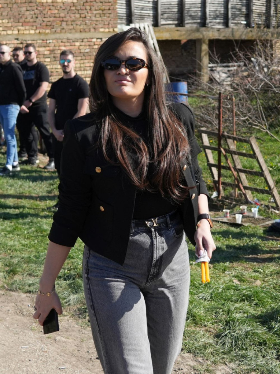 "Ne postoje reči utehe u tim trenucima..." Pevačica o prvoj noći Darka Lazića nakon što je saznao za smrt brata