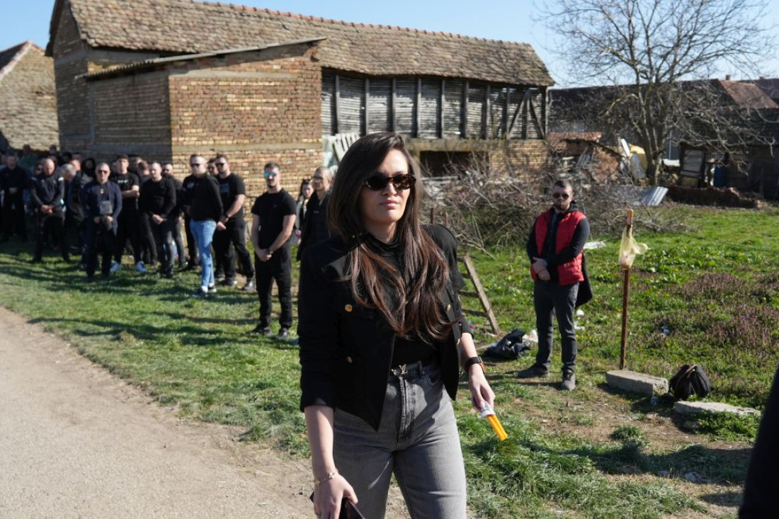 "Ne postoje reči utehe u tim trenucima..." Pevačica o prvoj noći Darka Lazića nakon što je saznao za smrt brata