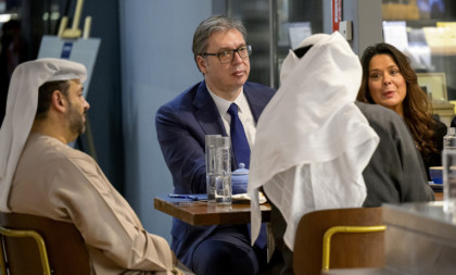 Pogledajte kako je Vučić dočekan u UAE: Zahvalio na gostoprimstvu i poručio da je u nelakim vremenima važno imati prijatelje (FOTO/VIDEO)