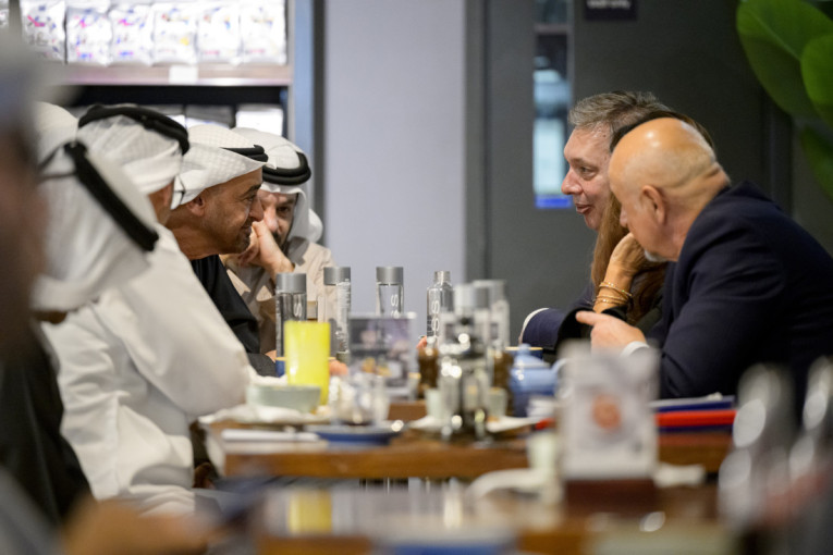 Pogledajte kako je Vučić dočekan u UAE: Zahvalio na gostoprimstvu i poručio da je u nelakim vremenima važno imati prijatelje (FOTO/VIDEO)