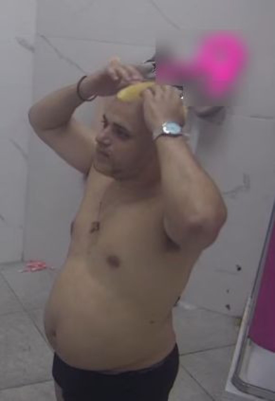 Uroš Stanić upropastio Bori Santani kosu: Evo kako zadrugar sada izgleda! (VIDEO)