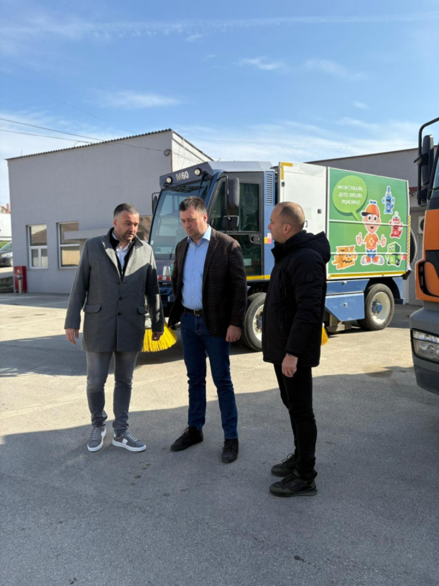 „Gradska čistoća“ ponovo donirala svoja vozila – ovoga puta JKP „Bukulja“ u Aranđelovcu