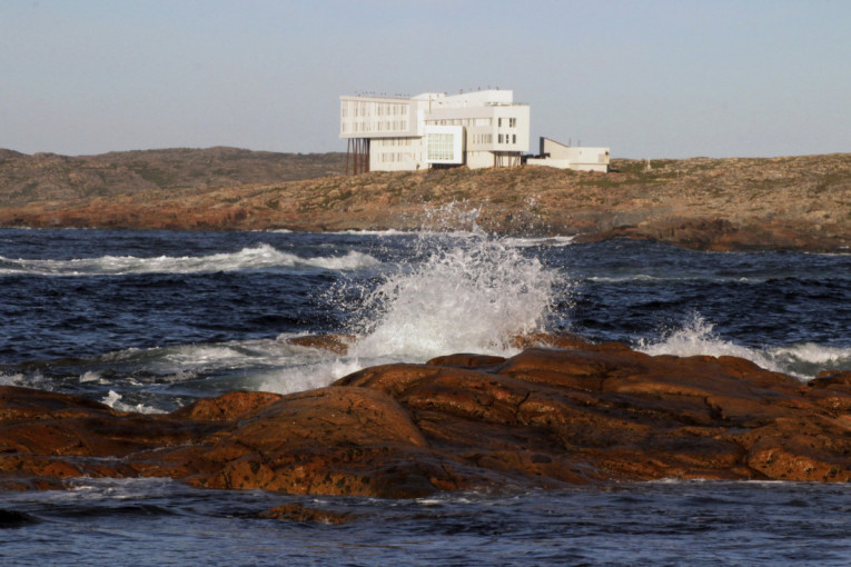 Ovo je hotel na rubu sveta: Izgleda kao da visi na litici, a pogled ostavlja bez daha (FOTO)