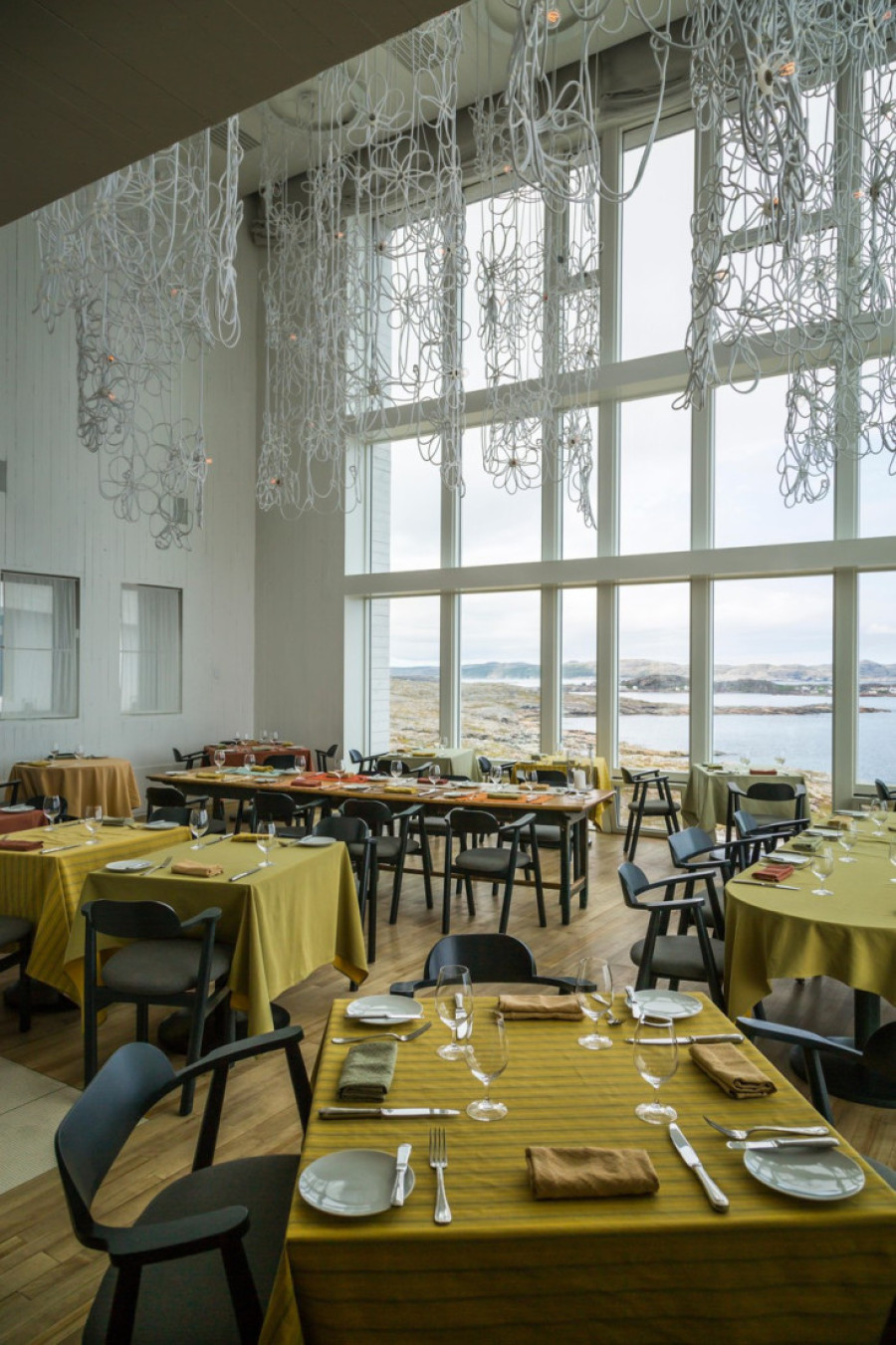 Ovo je hotel na rubu sveta: Izgleda kao da visi na litici, a pogled ostavlja bez daha (FOTO)