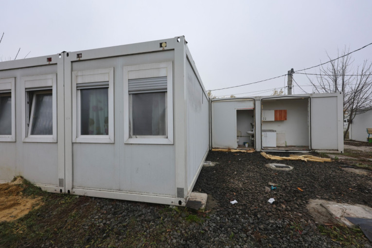 Smešteni u kontejnere: Godinama 650 austrijskih učenika čeka svoju školu