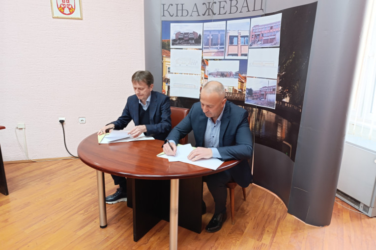 Vučić obećao, već danas potpisano: Masarović potpisala milionske ugovore za projekte u Knjaževcu (FOTO/VIDEO)