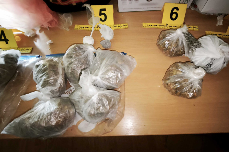 Kola tankovao tabletama: Velika zaplena kod Inđije