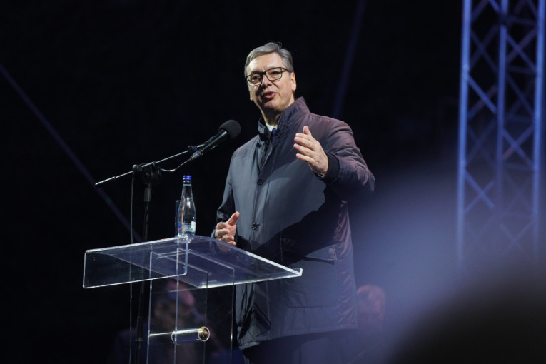 Rešio da izvede tatu: Vučić objavio video sa najmlađim sinom i pokazao kako se provode