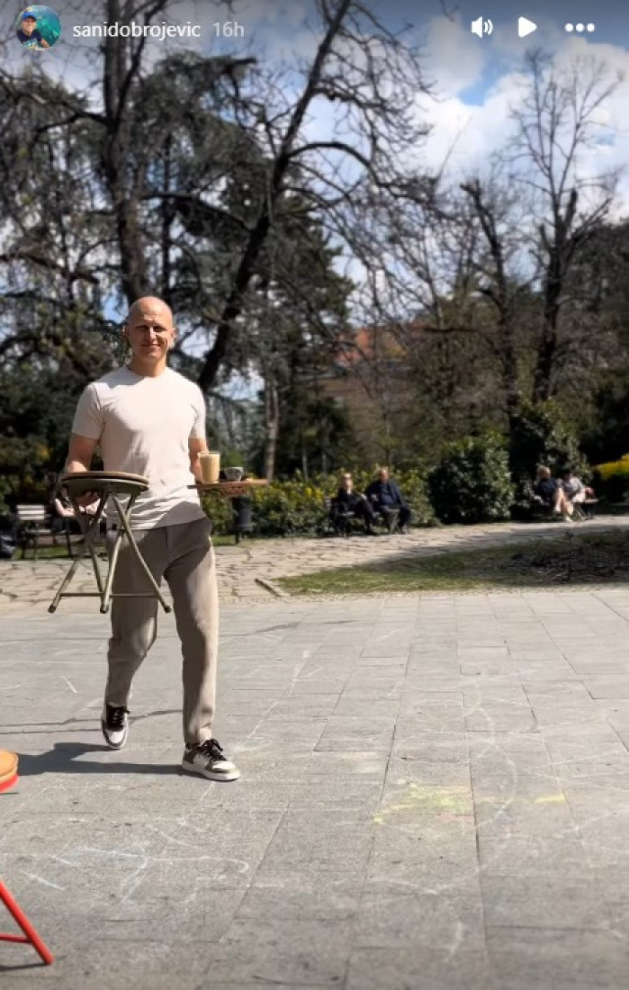 Stanija se ne odvaja od rođenog brata pred Elitu: Ovo je Sani i ima predivno zanimanje (FOTO)