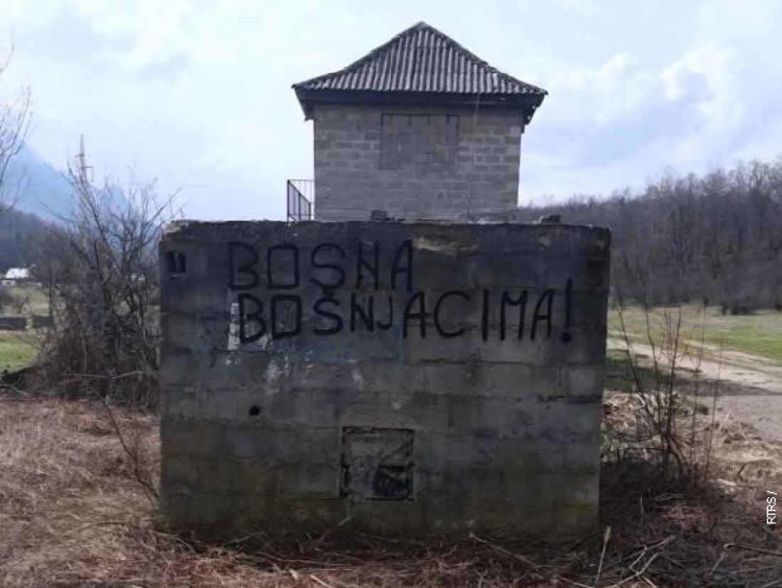 "Smrt Srbima": Grafiti mržnje na kasarni u BiH
