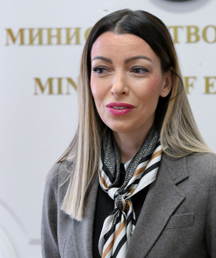 Mesarović uručila 12 rešenja o bespovratnim sredstvima privrednicima! (FOTO)