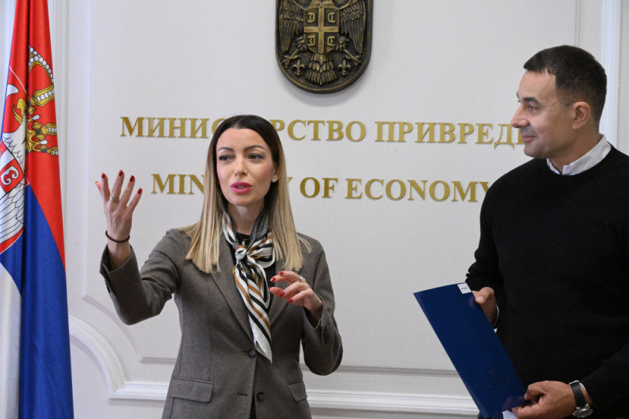 Mesarović uručila 12 rešenja o bespovratnim sredstvima privrednicima! (FOTO)