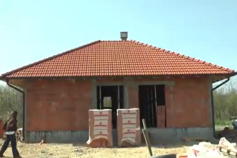 SNS donatori za bolji život Ane i Dalibora: Sestra i brat iz Aranđelovca dobili novi dom (VIDEO)