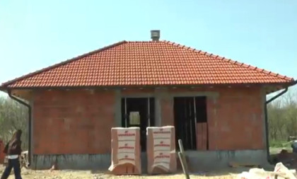 Dok simpatizeri SNS grade dom za decu i vraćaju dostojanstvo porodici, blokaderi rasipaju milione na haos, drogu i lične užitke (FOTO/VIDEO)