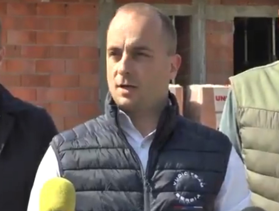 Dok simpatizeri SNS grade dom za decu i vraćaju dostojanstvo porodici, blokaderi rasipaju milione na haos, drogu i lične užitke (FOTO/VIDEO)