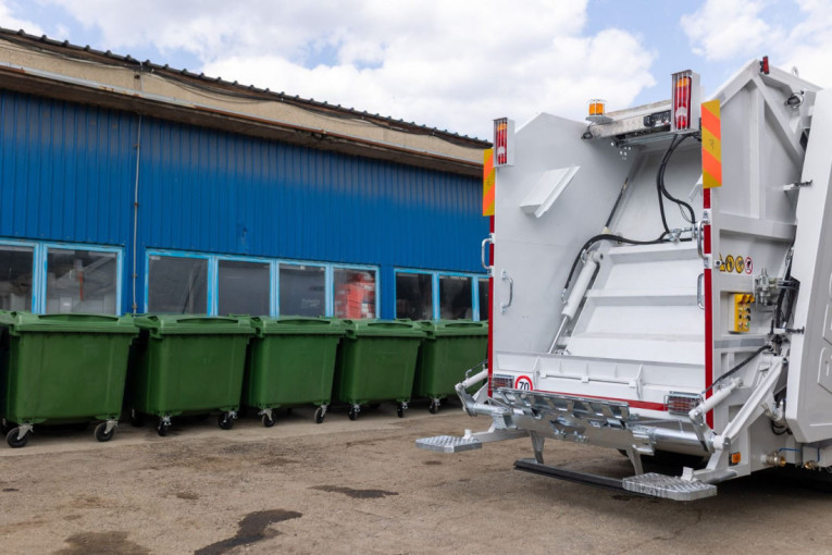 Boru još jedna merna stanica za praćenje kvaliteta vazduha: Ministarka predala i "smećar" i opremu za sakupljanje otpada