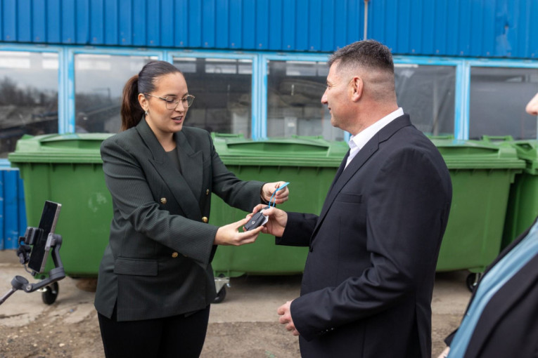 Boru još jedna merna stanica za praćenje kvaliteta vazduha: Ministarka predala i "smećar" i opremu za sakupljanje otpada