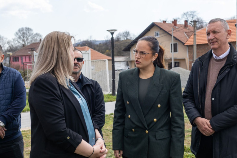 Boru još jedna merna stanica za praćenje kvaliteta vazduha: Ministarka predala i "smećar" i opremu za sakupljanje otpada