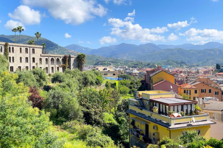 Skriveni biser Italije zaludeo TikTok: Svi pričaju o mestu gde se sudaraju dva mora i u kom vreme kao da je stalo (VIDEO)