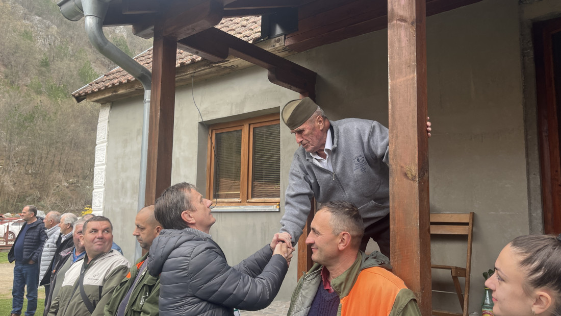 Glišić u Rastištu kod Bajine Bašte: Nakupilo se problema, struja prioritet (FOTO)