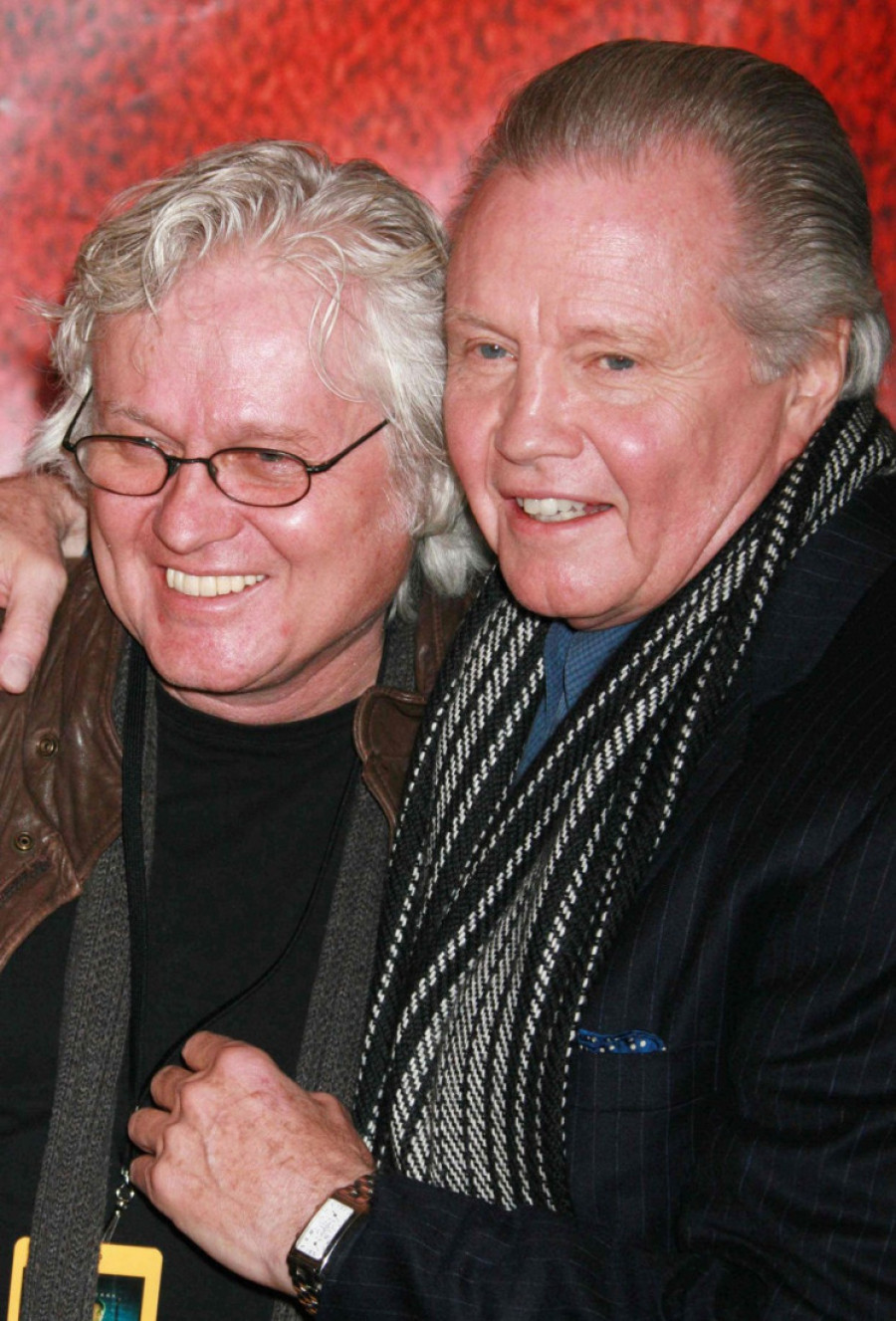 Preminuo stric Anđeline Džoli: Po ovim hitovima mnogi će ga još dugo pamtiti