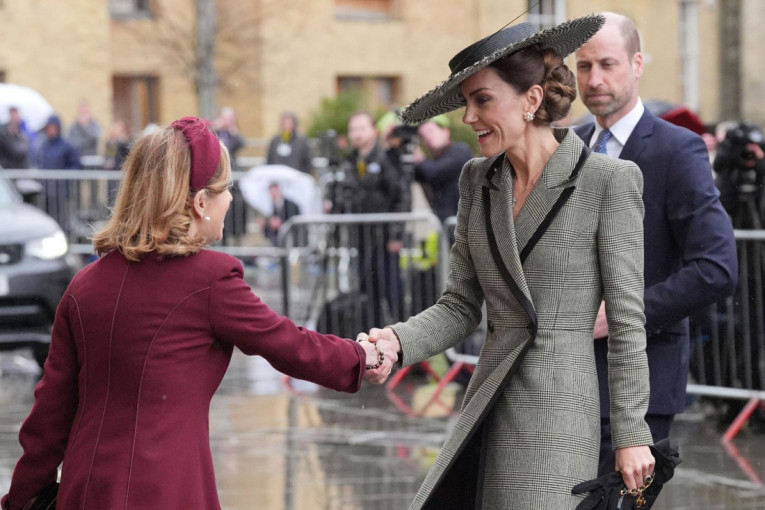 Kejt Midlton poput filmske dive: Svi pričaju o šeširu koji je nosila, a torbica je večni hit (FOTO)