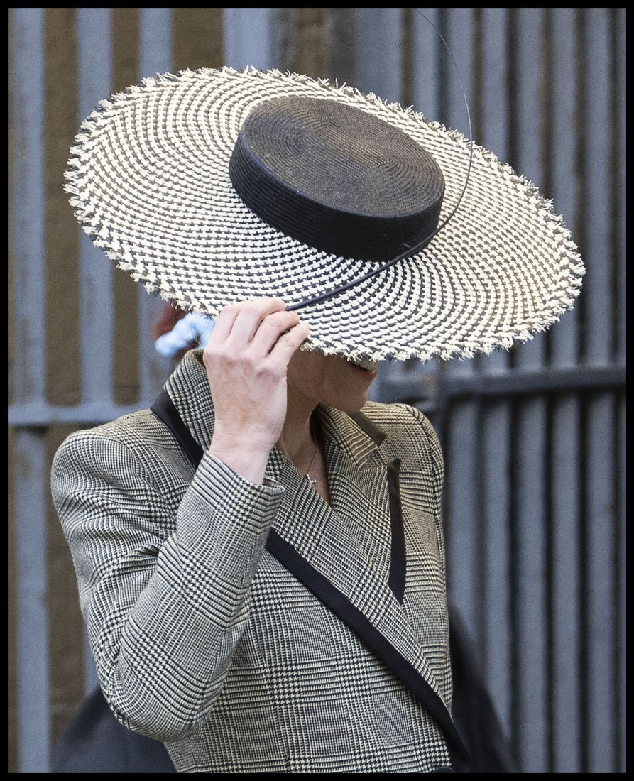 Kejt Midlton poput filmske dive: Svi pričaju o šeširu koji je nosila, a torbica je večni hit (FOTO)