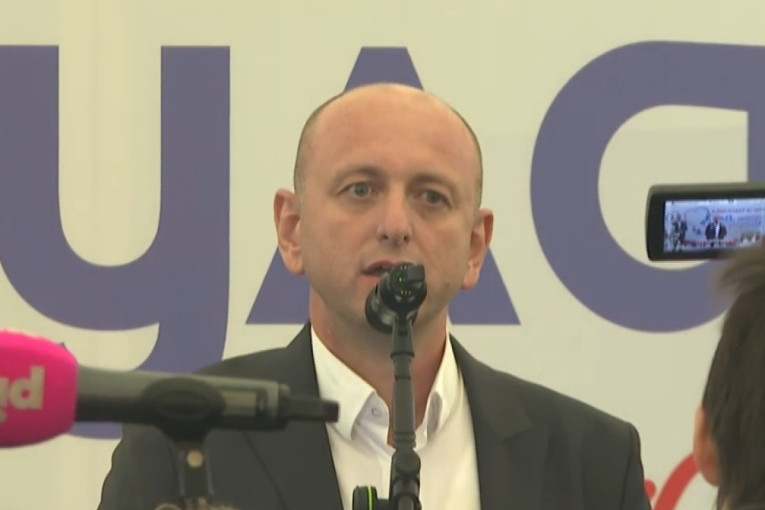 Vučić se obratio narodu u Kruščiću: Izađite 29. marta na izbore i glasajte za budućnost Srbije! (FOTO/VIDEO)