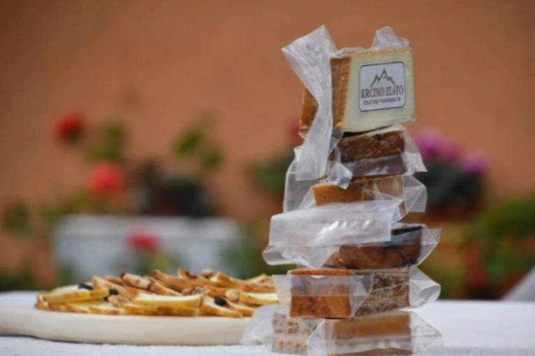 Predsednik udvostručio sredstva, po programu i do milion dinara! Mesarović: Cilj da imamo srpske kvalitetne proizvode, jer su najbolji