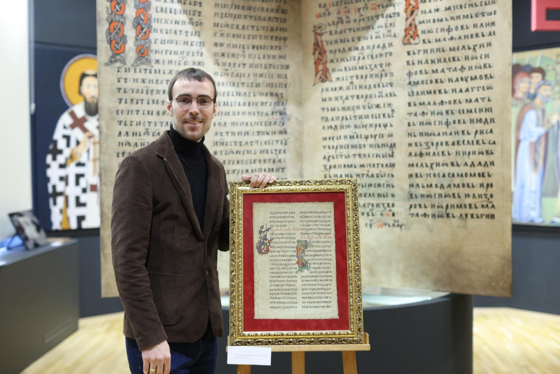 Ćirilica kao umetnost i nasleđe: Održana izložba "U slavu ćirilice" (FOTO)