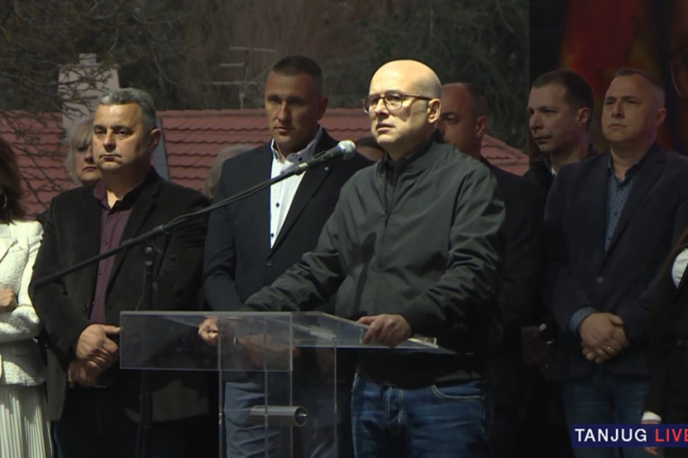 Aranđelovac "pun ko oko": Na predizbornom skupu SNS-a veliki broj građana (VIDEO)