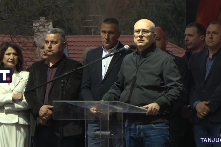 Vučević se obratio na predizbornom skupu u Aranđelovcu: Pobedićemo jer je dosta zla i podela, hoćemo da ljubimo Srbiju! (VIDEO)