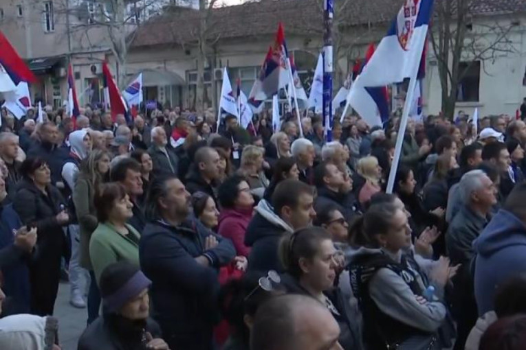 Vučević se obratio na predizbornom skupu u Aranđelovcu: Pobedićemo jer je dosta zla i podela, hoćemo da ljubimo Srbiju! (VIDEO)