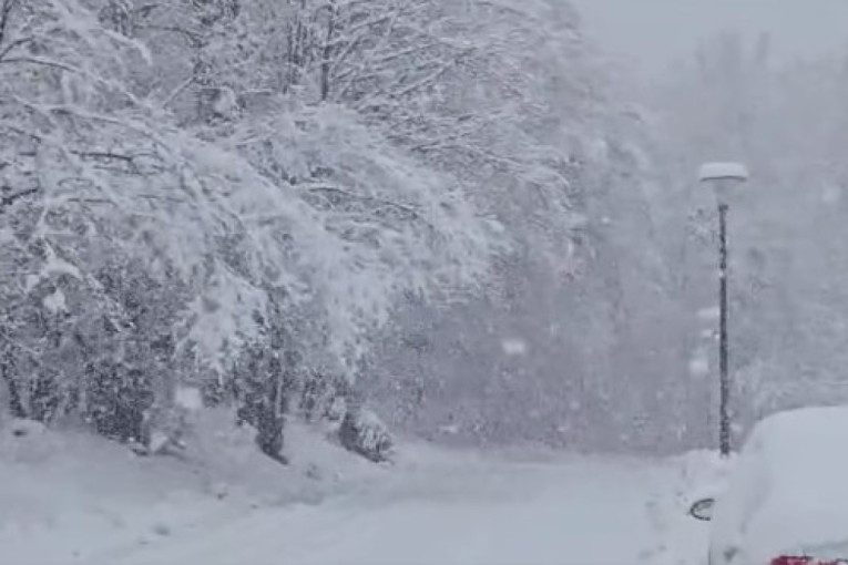 Haos u Hrvatskoj: Crveni alarm zbog snežne oluje, vetar nosi sve pred sobom (VIDEO)