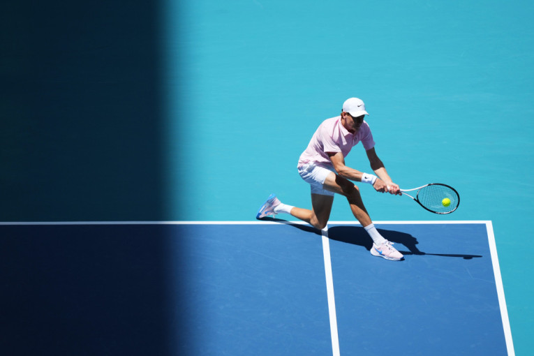 Siner lagano do polufinala: Janik nastavio pobednički niz (FOTO)