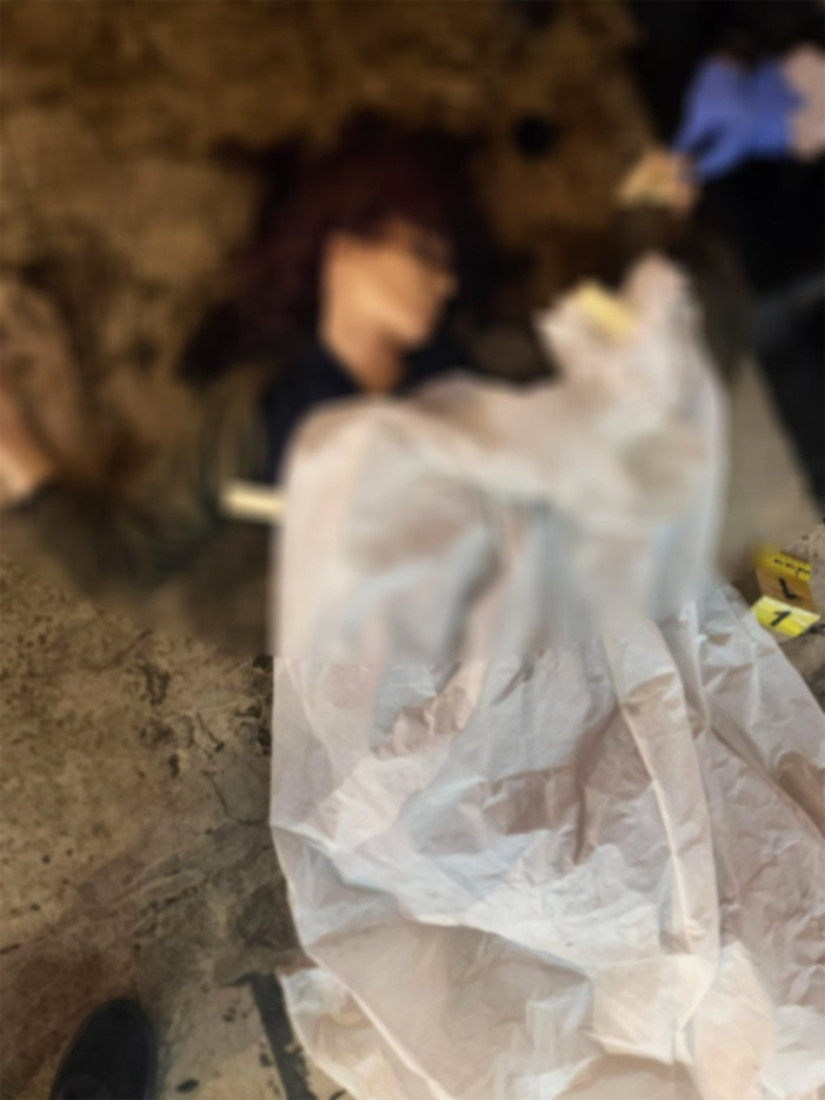 (UZNEMIRUJUĆE) Leži u lokvi krvi: Snimci i fotografije devojke koja je skočila sa petog sprata Filozofskog fakulteta