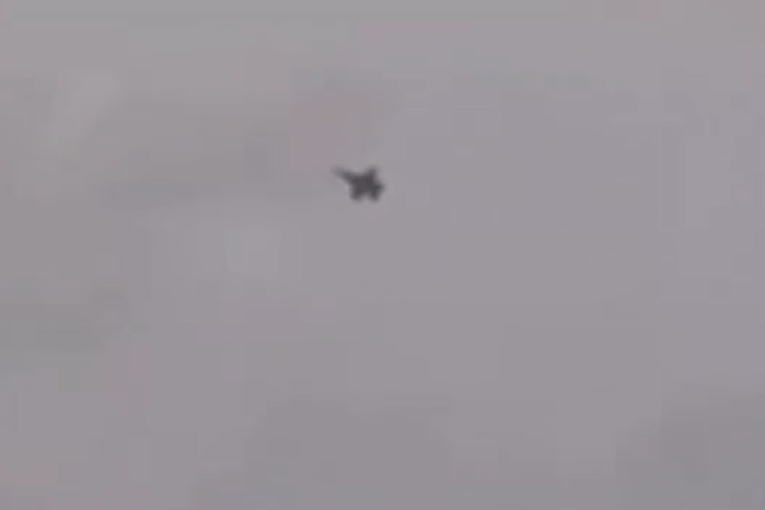 Američki avion zamalo izbegao projektil: Snimljen dramatičan trenutak na nebu Irana (VIDEO)