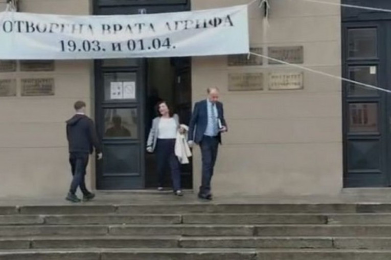 Rektore, šta tačno slaviš u danu kad je poginula studentkinja? Đokić pobegao od novinara (FOTO/VIDEO)