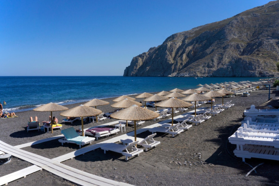 Spoj prirodne sile i lepote: Najlepše plaže sa crnim peskom na svetu koje oduzimaju dah (FOTO)